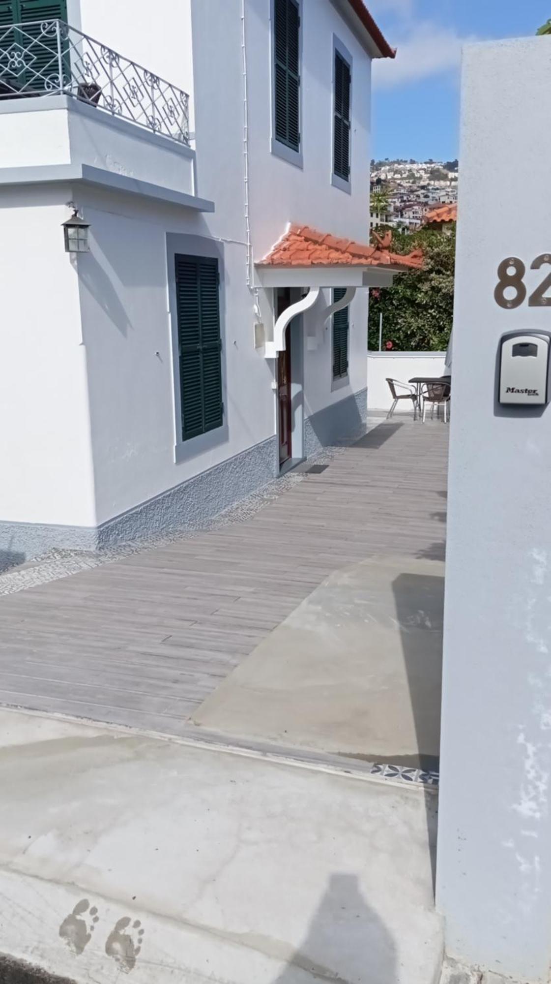 Bus Stop House 82 Funchal  Extérieur photo